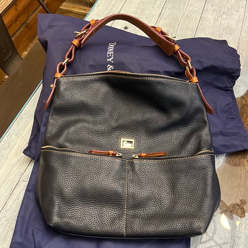 Dooney & Bourke pebble navy. Great condition.